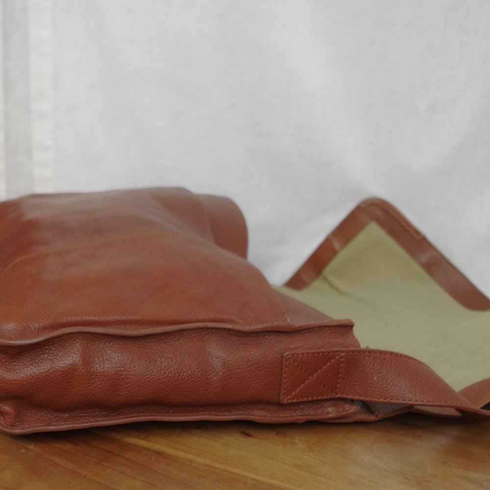Cole Haan Brown Leather Messenger Bag WIth Laptop Compartment - Picture 11 of 12